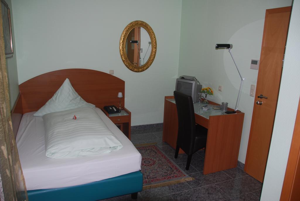 Hotel & Restaurant Garda Дармштадт Номер фото